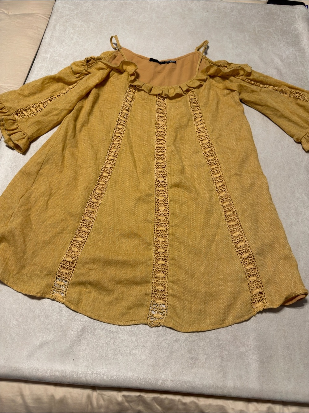 Blu Pepper Gold Dress w/Crochet and Ruffle Accents. Women's Size M